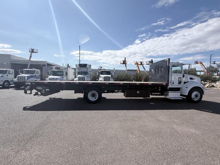 2020 Peterbilt 330-6