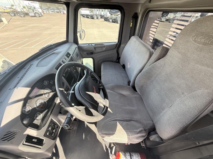 2020 Peterbilt 330-10