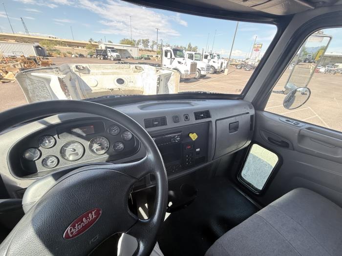 2020 Peterbilt 330-11