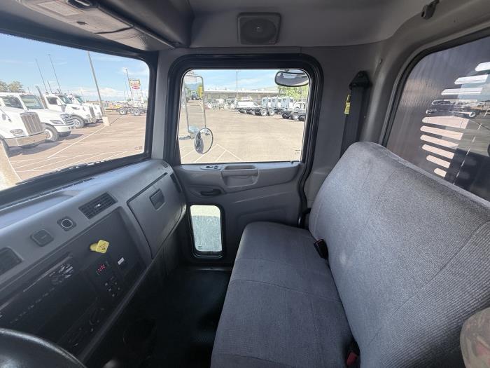 2020 Peterbilt 330-12