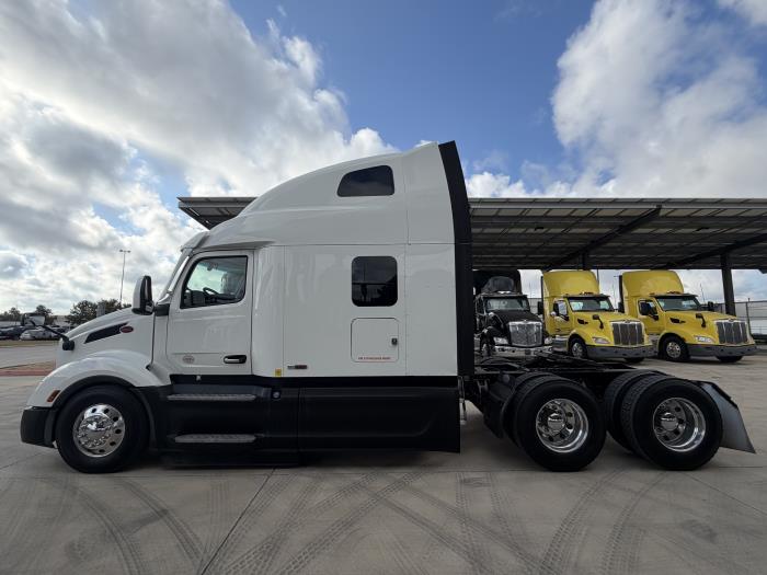 2022 Peterbilt 579-5