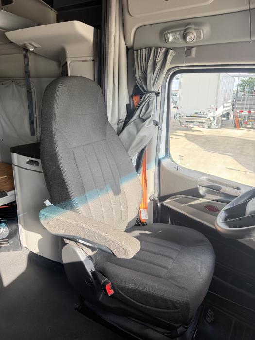 2022 Peterbilt 579-16