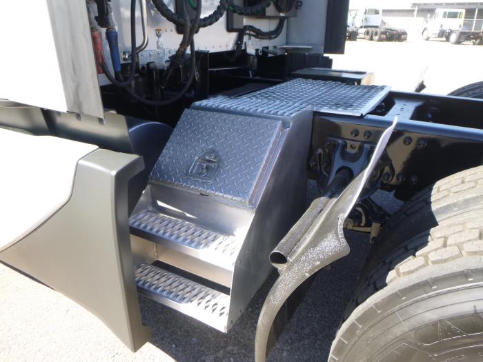 2023 Kenworth T680-28