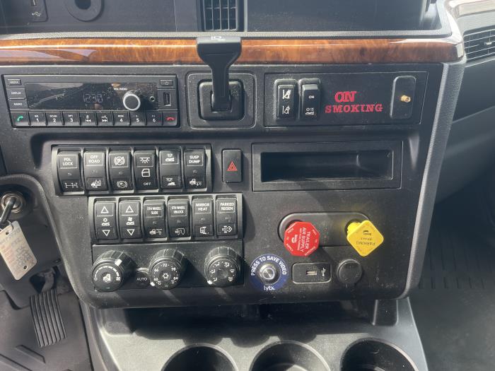 2022 International LT625-15
