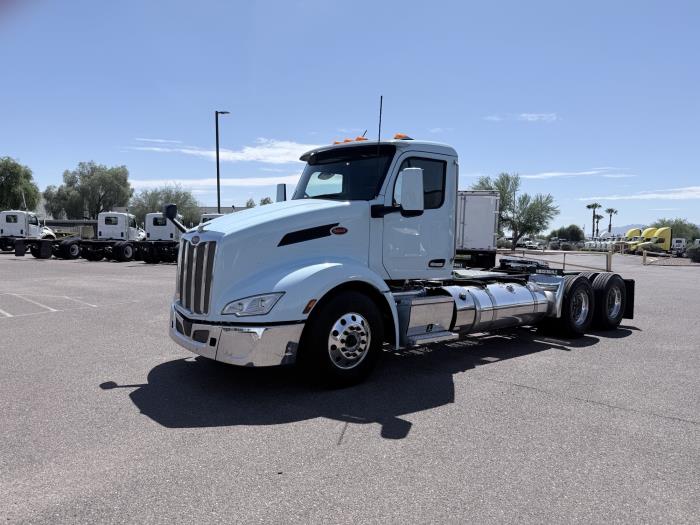 2023 Peterbilt 579-0