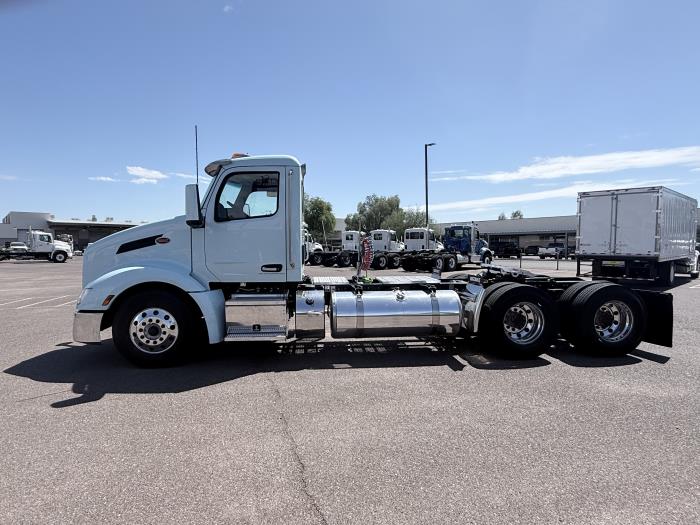 2023 Peterbilt 579-2