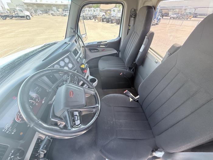 2023 Peterbilt 579-10