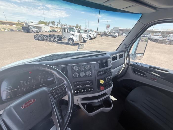 2023 Peterbilt 579-12