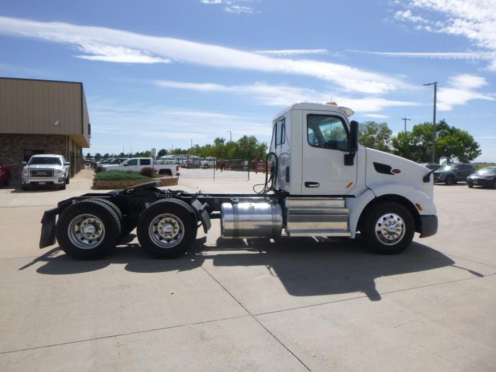 2021 Peterbilt 579-8