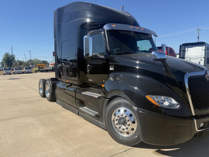 2027 International LT625-3