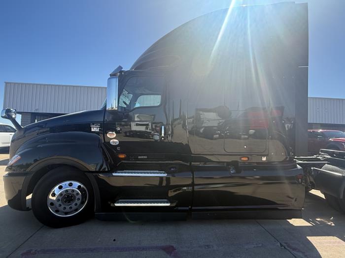 2027 International LT625-10