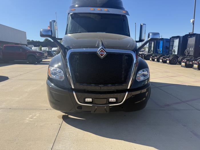 2027 International LT625-16