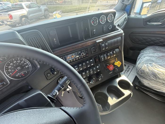 2027 International LT625-8