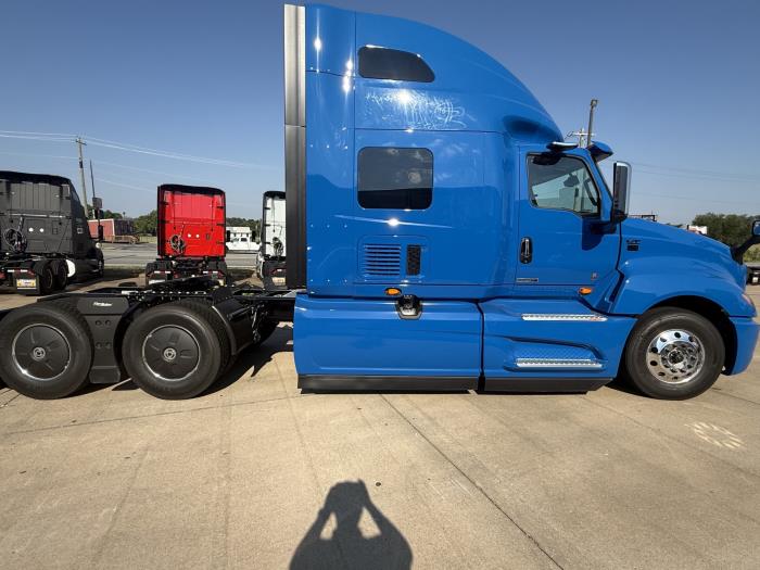2027 International LT625-18