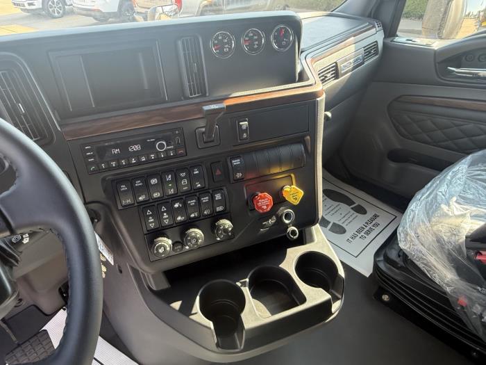 2027 International LT625-11