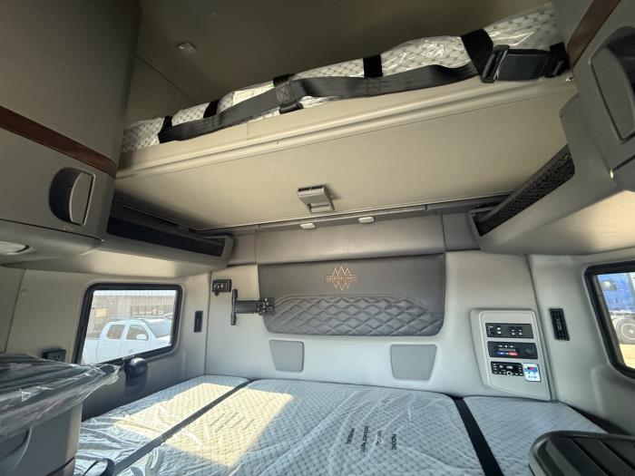 2027 International LT625-17