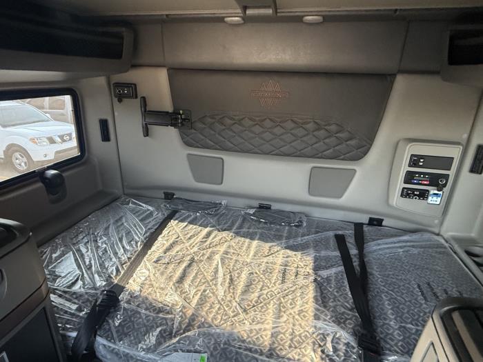 2027 International LT625-7