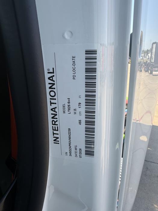 2027 International LT625-10