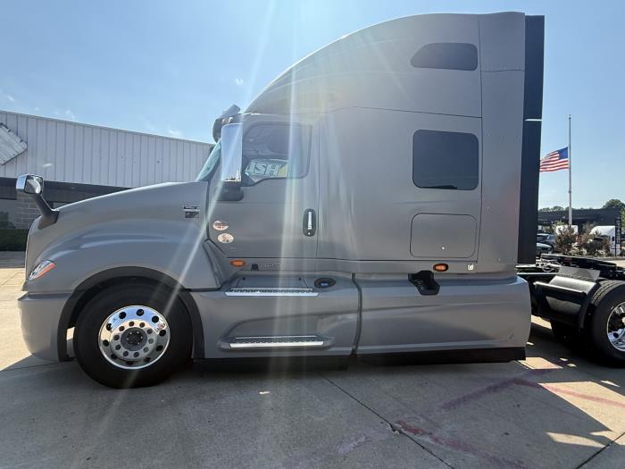 2027 International LT625-8