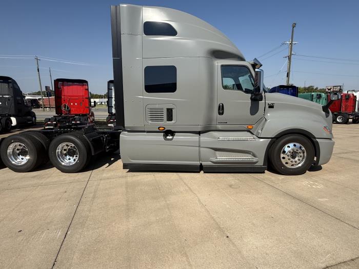 2027 International LT625-10