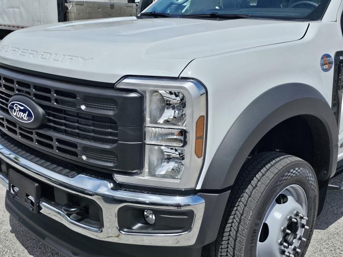 2027 Ford F-550-9