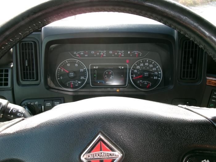2022 International LT625-8