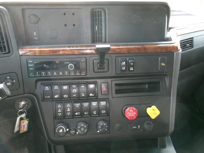 2022 International LT625-10