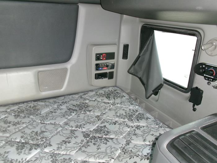 2022 International LT625-12