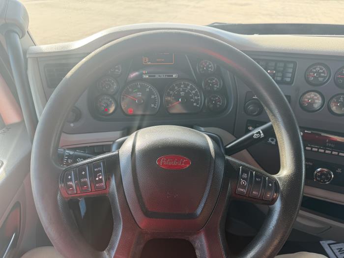 2021 Peterbilt 579-33