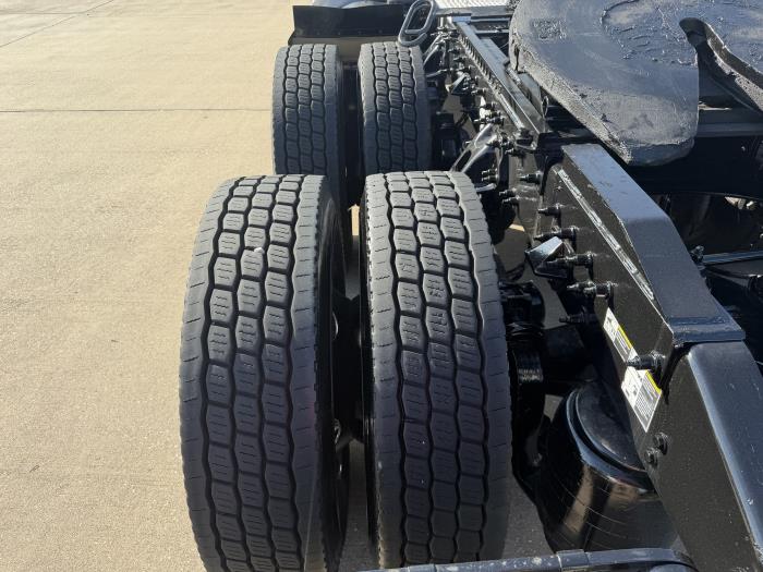 2023 Peterbilt 579-10