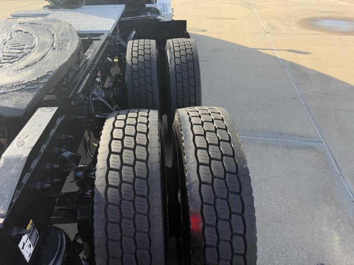 2023 Peterbilt 579-9