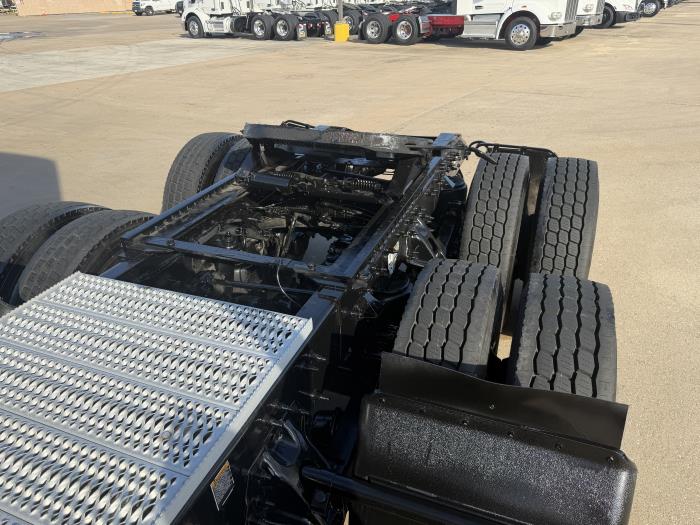 2023 Peterbilt 579-12