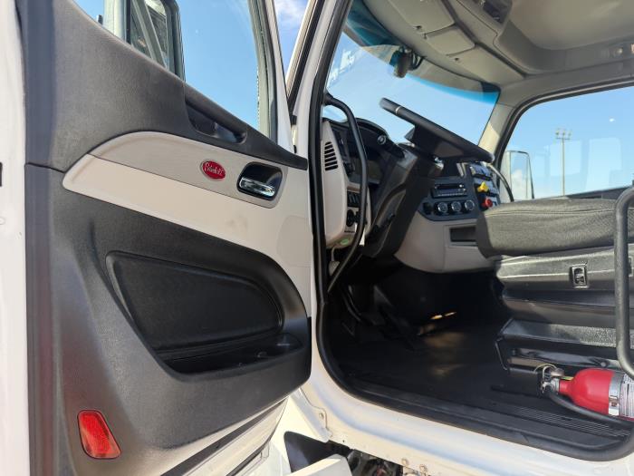 2023 Peterbilt 579-21