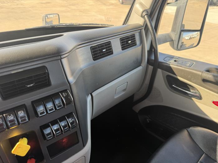 2023 Peterbilt 579-25