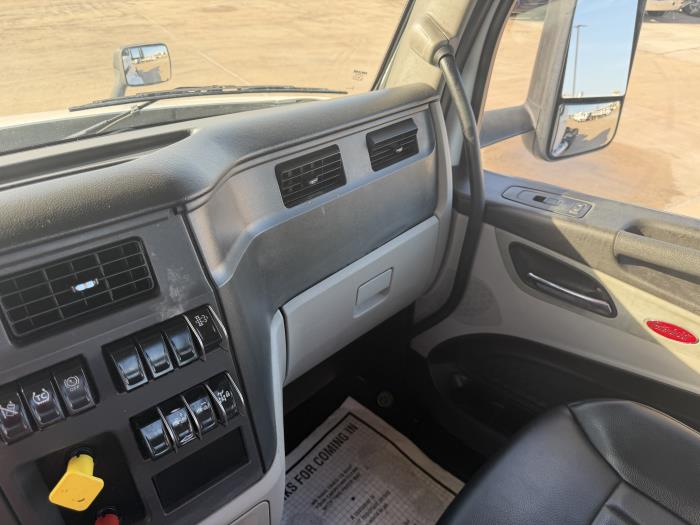2023 Peterbilt 579-24