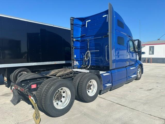 2022 Volvo VNL64T760-4