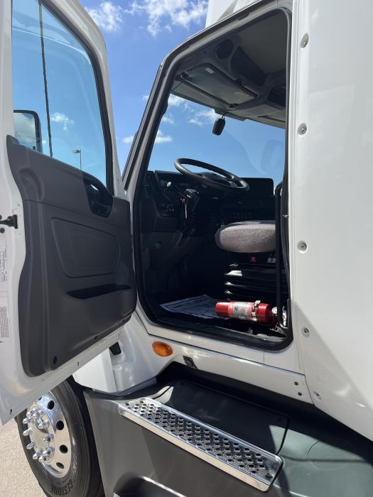 2021 International LT625-12