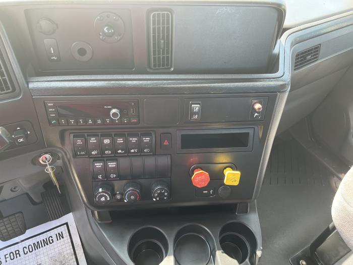 2021 International LT625-14