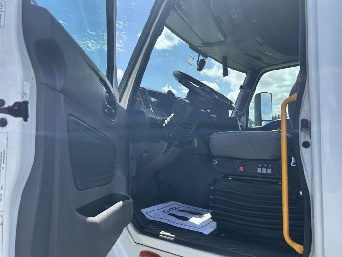 2022 International LT625-10