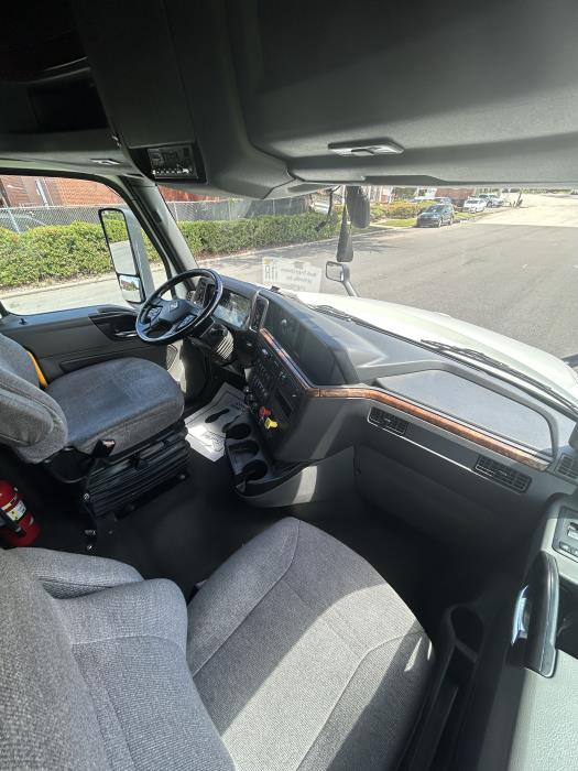 2022 International LT625-14