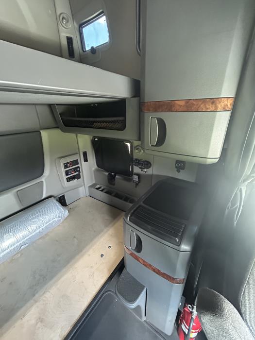 2022 International LT625-17