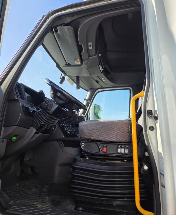 2022 International LT625-23