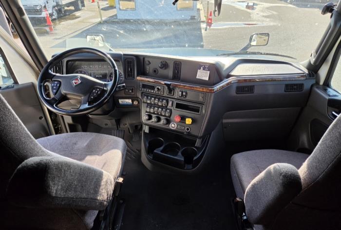 2022 International LT625-24