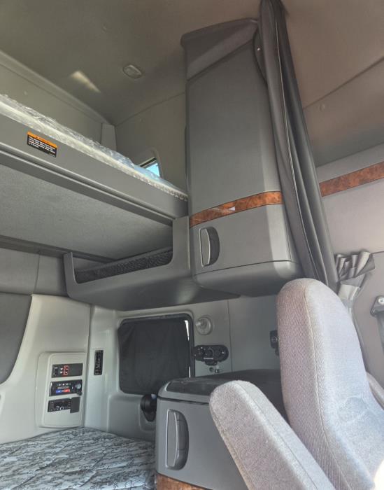 2022 International LT625-27