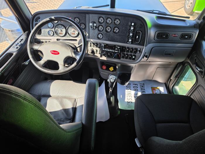 2022 Peterbilt 389-31