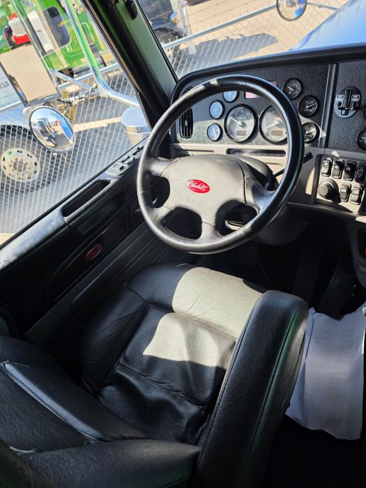 2022 Peterbilt 389-25