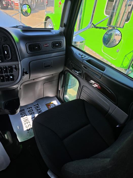 2022 Peterbilt 389-30