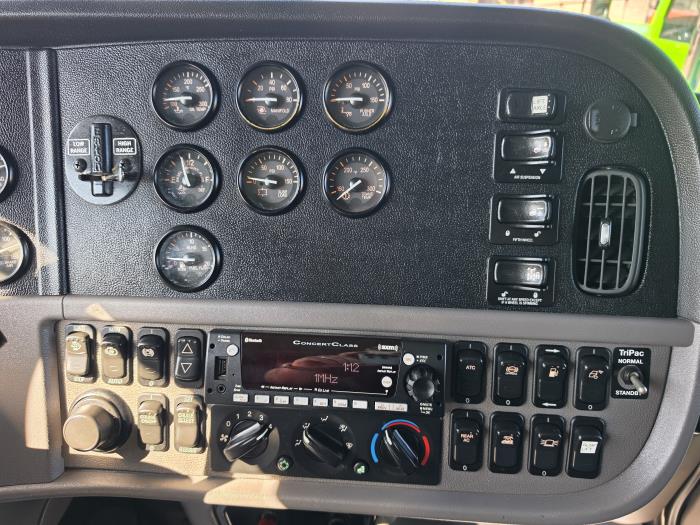 2022 Peterbilt 389-27