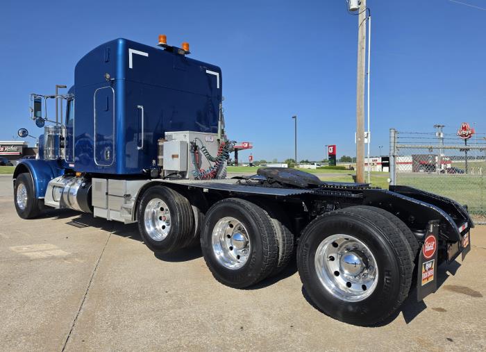 2022 Peterbilt 389-3