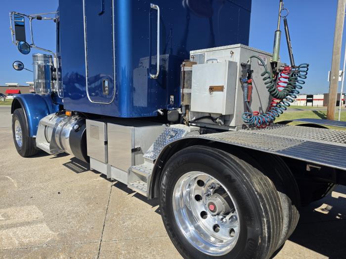 2022 Peterbilt 389-9